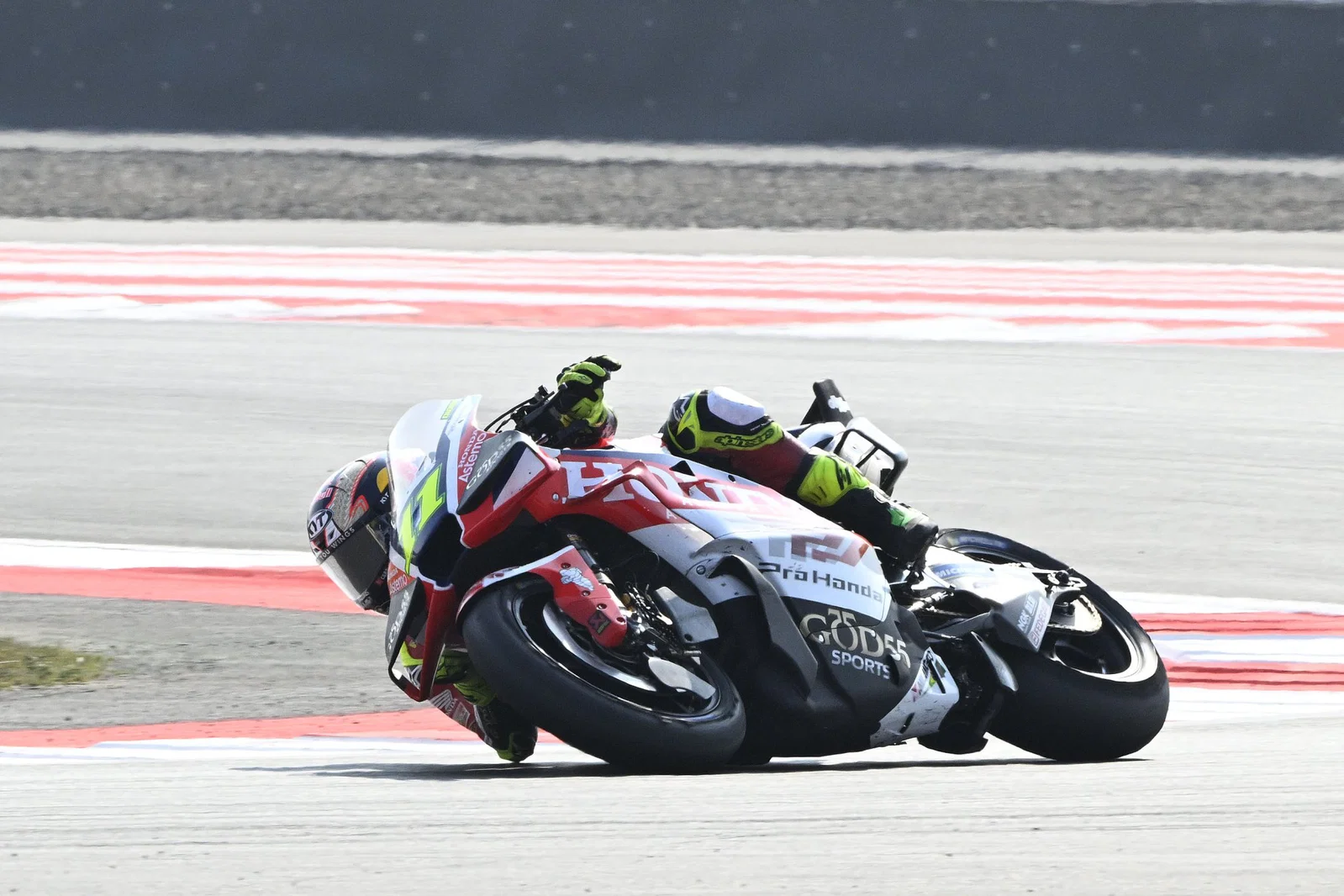 インドネシアのMotoGPでのディオゴ・モレイラ。クレジット: ゴールドとグース。