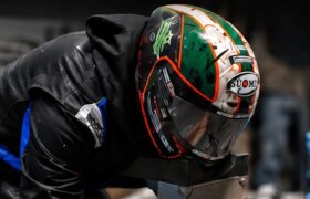 マン島TTレーサーのピーター・ヒックマンがグレイハウンドLSRで陸上速度記録を目指すレースに挑戦