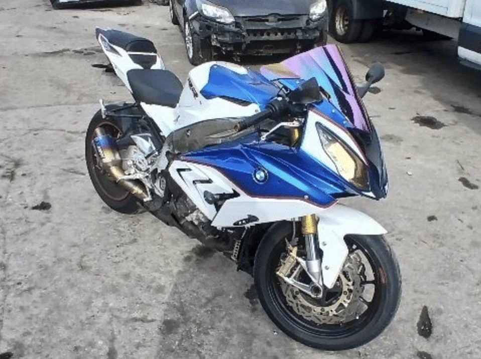 BMW S1000 RRも出品されています
